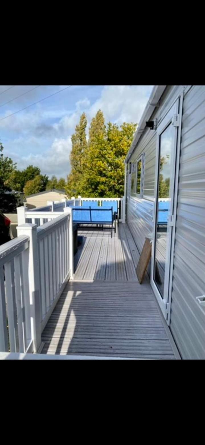 Laguna- Rockley Park Poole Exterior photo