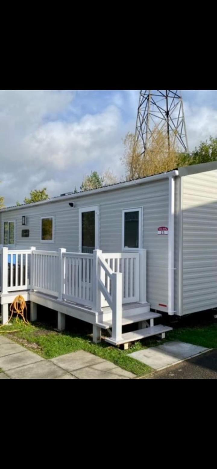 Laguna- Rockley Park Poole Exterior photo